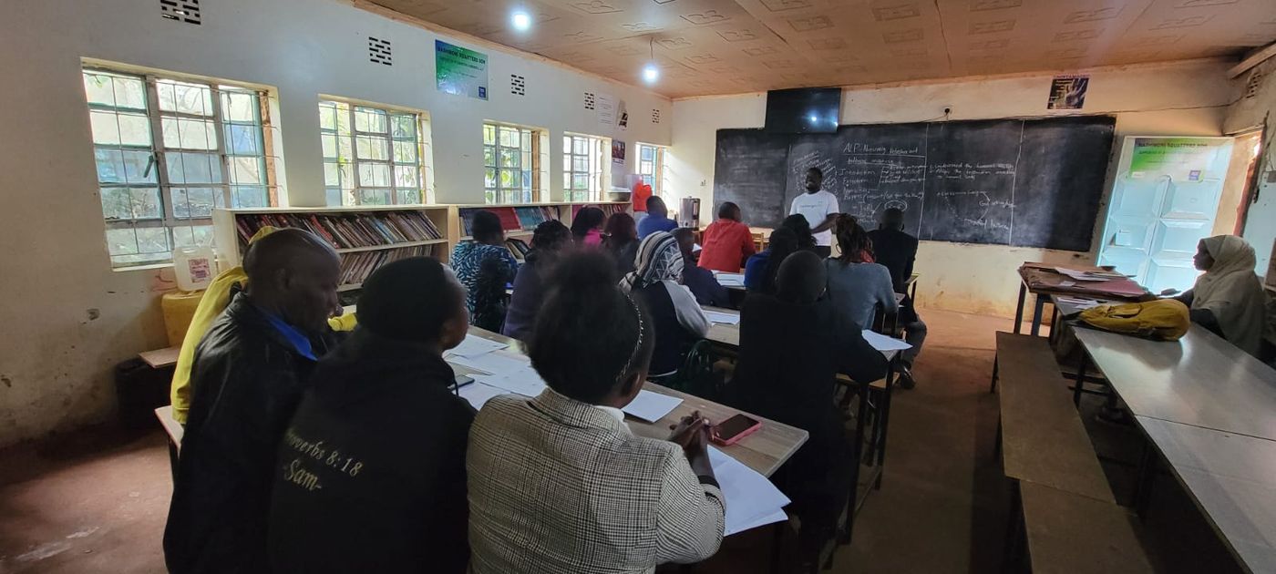 Adult learners in an ALP session at the Mashimoni community library